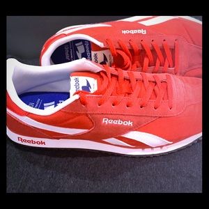 Men’s Reebok “Royal Flag” retro sneakers Sz 9